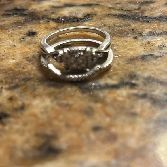 Elegant Silver Diamond Ring Set - Picture 7 of 9